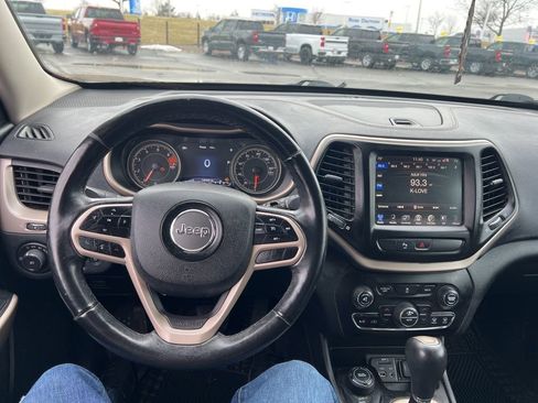 Used 2018 Jeep Cherokee Limited image 23