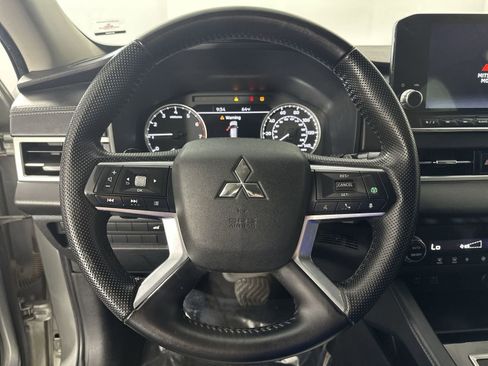 Used 2023 Mitsubishi Outlander SE image 18