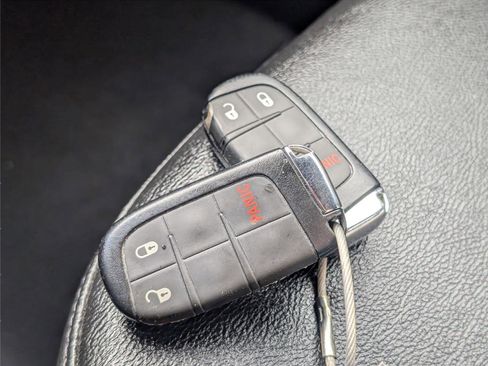 Used 2024 Jeep Compass Latitude image 18