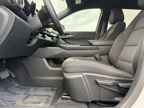 Used 2025 Chevrolet Equinox LT FWD image 27