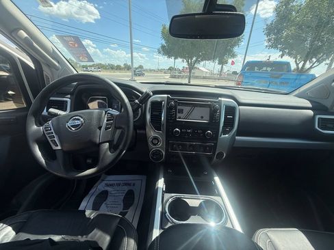 Used 2018 Nissan Titan PRO-4X w/ Pro-4x Convenience Package AWD/4WD image 15