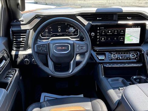 Used 2025 GMC Sierra 2500 AT4 w/ AT4 Premium Plus Package AWD/4WD image 5