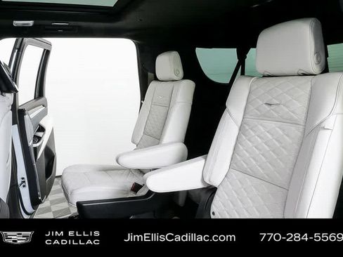 Used 2026 Cadillac Escalade ESV Platinum Sport w/ LPO, ONYX Package AWD/4WD image 19