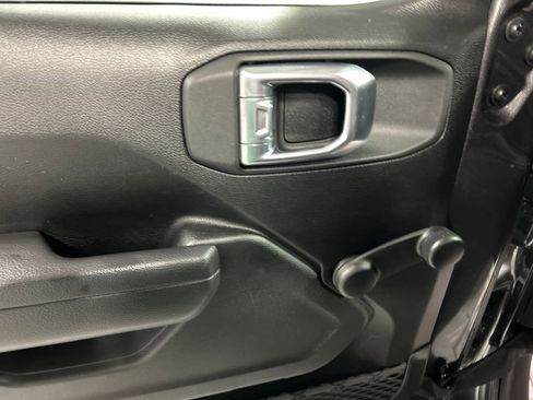 Used 2024 Jeep Wrangler Sport image 13