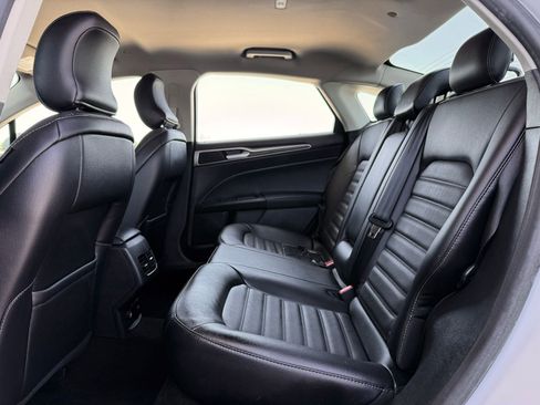 Used 2018 Ford Fusion SE w/ Equipment Group 602A FWD image 14