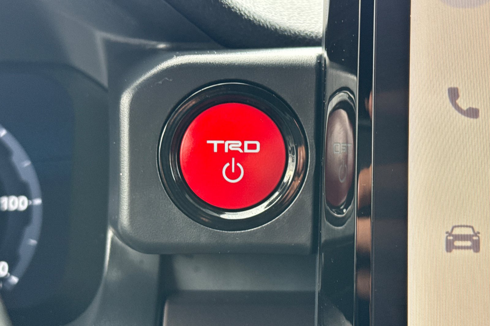 Certified 2025 Toyota Tacoma TRD Off-Road AWD/4WD image 26
