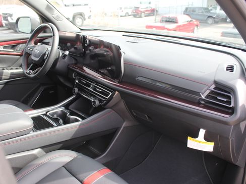 New 2026 Chevrolet Traverse RS image 14