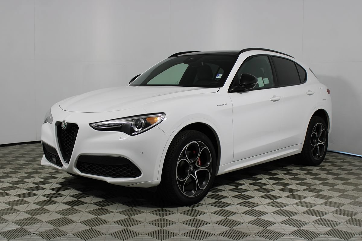 Used 2023 Alfa Romeo Stelvio Veloce AWD/4WD image 33