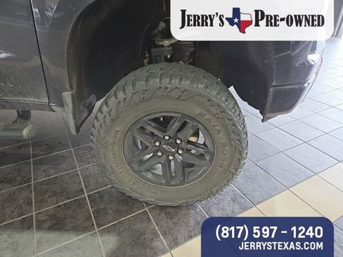 Used 2023 Chevrolet Silverado 1500 Custom Trail Boss w/ LPO, Dark Essentials Package image 4