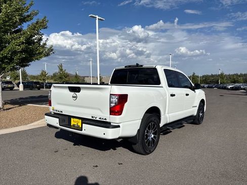 Used 2024 Nissan Titan SV w/ SV Convenience Package AWD/4WD image 3