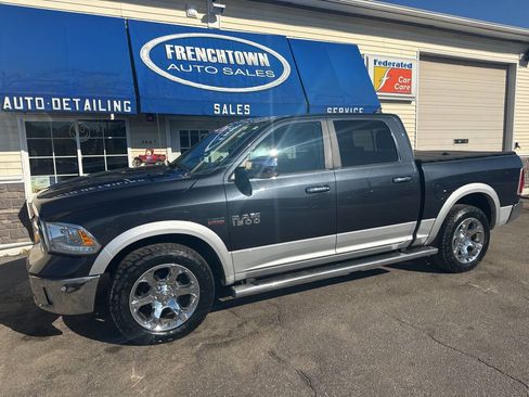 Used 2017 RAM 1500 Laramie AWD/4WD image 3