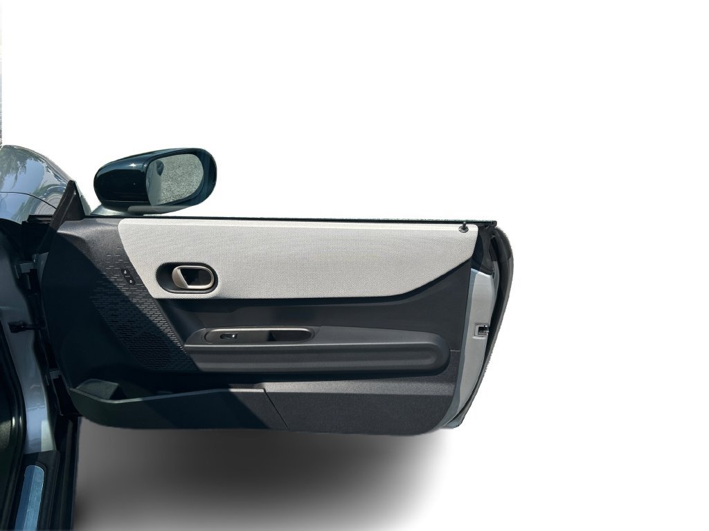 Used 2025 MINI Cooper 2-Door Hardtop FWD image 21