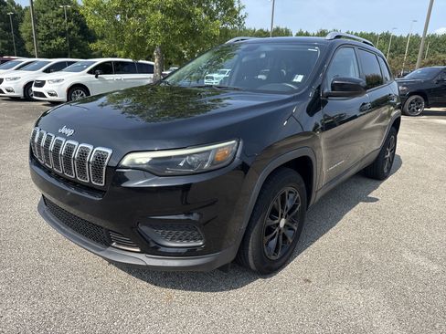 Used 2020 Jeep Cherokee Latitude FWD image 3