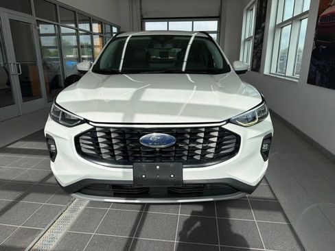 Certified 2024 Ford Escape Platinum AWD/4WD image 2
