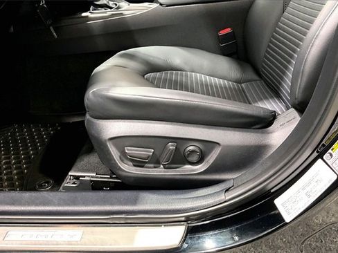 Used 2024 Toyota Camry SE image 19