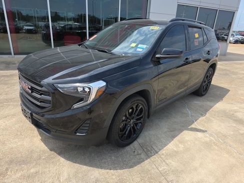 Used 2021 GMC Terrain SLE w/ Driver Convenience Package FWD image 3