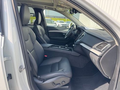 Certified 2025 Volvo XC90 B5 Core AWD/4WD image 28