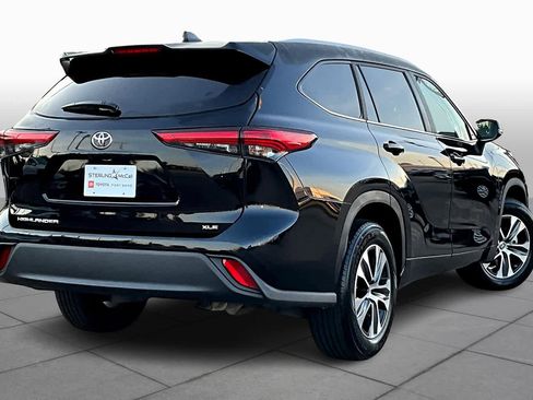 Used 2023 Toyota Highlander XLE image 13