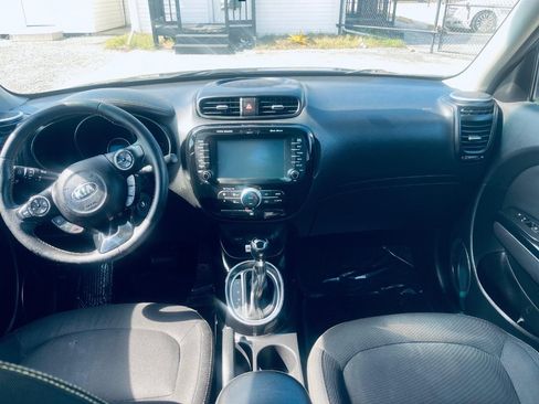 Used 2016 Kia Soul + w/ Audio Package FWD image 3