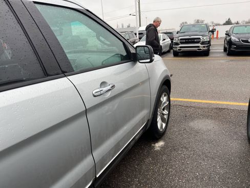 Used 2015 Ford Explorer XLT w/ Equipment Group 202B image 15