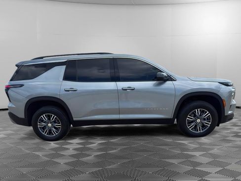Used 2025 Chevrolet Traverse LT AWD/4WD image 5
