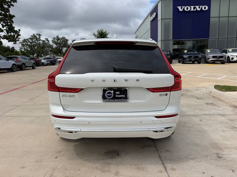 Certified 2023 Volvo XC60 B5 Plus AWD/4WD image 5