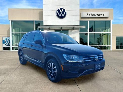 Certified 2021 Volkswagen Tiguan SE w/ Panoramic Sunroof Package image 7