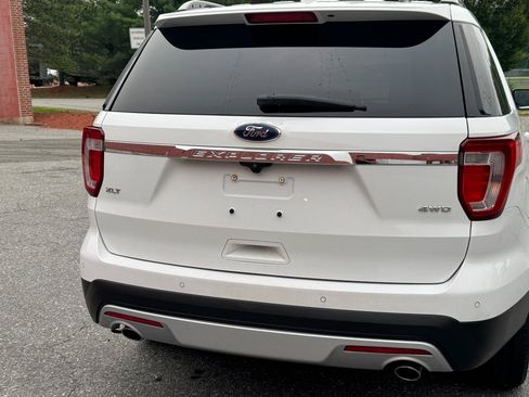 Used 2017 Ford Explorer XLT w/ Equipment Group 202A AWD/4WD image 26