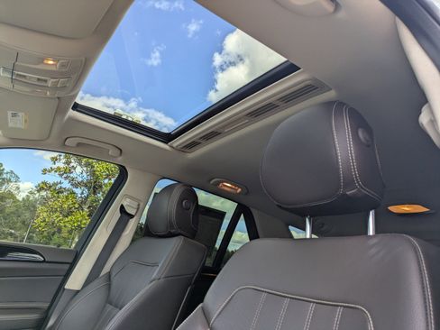 Used 2019 Mercedes-Benz GLE 400 4MATIC image 12