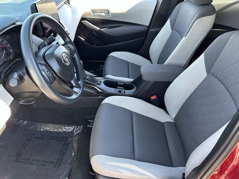 Used 2025 Toyota Corolla LE w/ LE Premium Package image 18