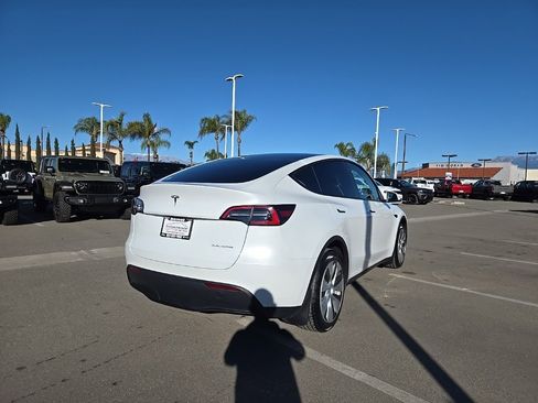Used 2023 Tesla Model Y Long Range image 5