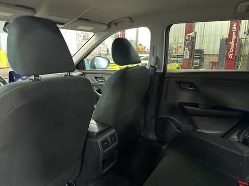 Used 2023 Nissan Rogue S AWD/4WD image 33