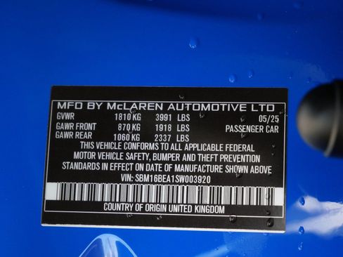 Used 2025 McLaren Artura Spider image 24