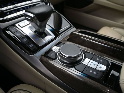 Used 2019 Genesis G90 5.0 Ultimate image 5