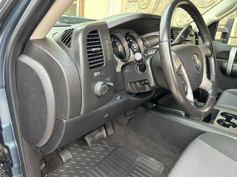 Used 2007 Chevrolet Silverado 2500 LT w/ 2LT Audio Package image 13