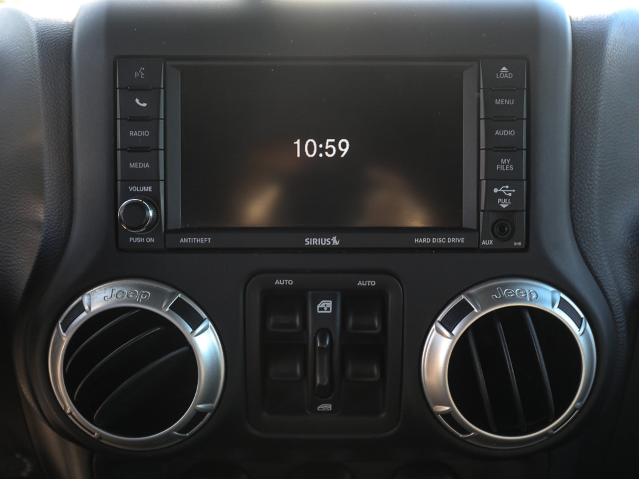 Used 2017 Jeep Wrangler Unlimited Sahara AWD/4WD image 17