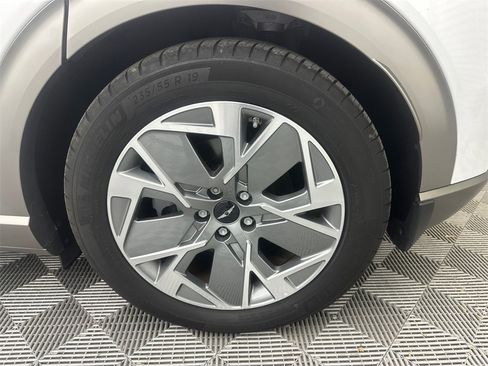 Used 2024 Genesis GV60 RWD image 21