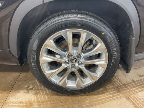 Used 2020 Toyota Highlander Limited image 7