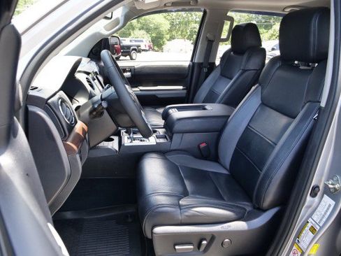 Used 2019 Toyota Tundra Limited w/ Limited Premium Package AWD/4WD image 3