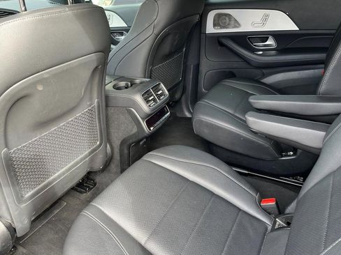 Used 2025 Mercedes-Benz GLS 450 4MATIC image 10