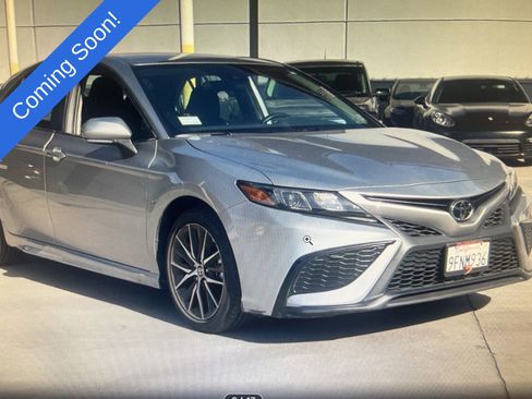Used 2023 Toyota Camry SE image 1