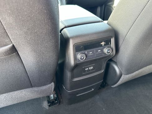 Certified 2022 GMC Acadia SLE image 22