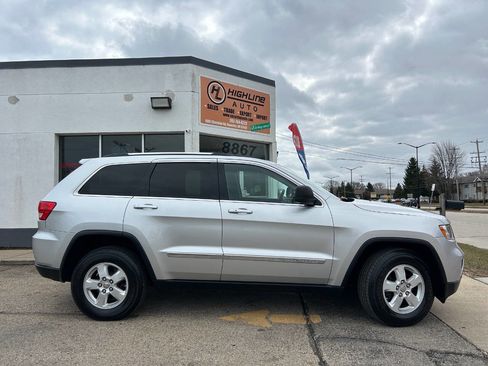 Used 2013 Jeep Grand Cherokee Laredo w/ Laredo E Group image 3
