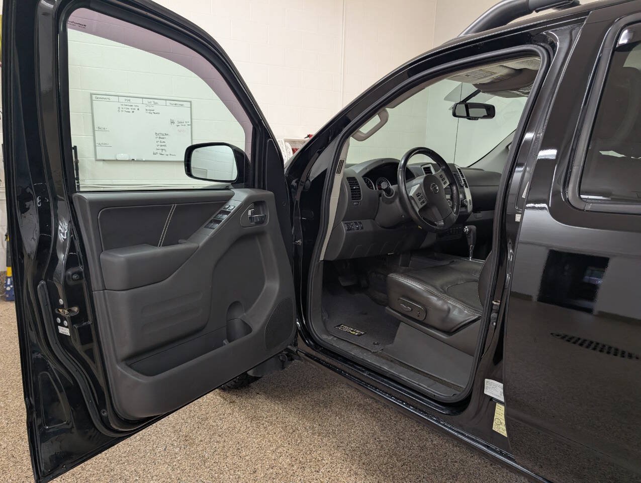 Used 2015 Nissan Frontier PRO-4X AWD/4WD image 6