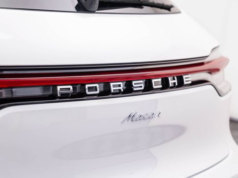 Used 2026 Porsche Macan AWD/4WD image 36