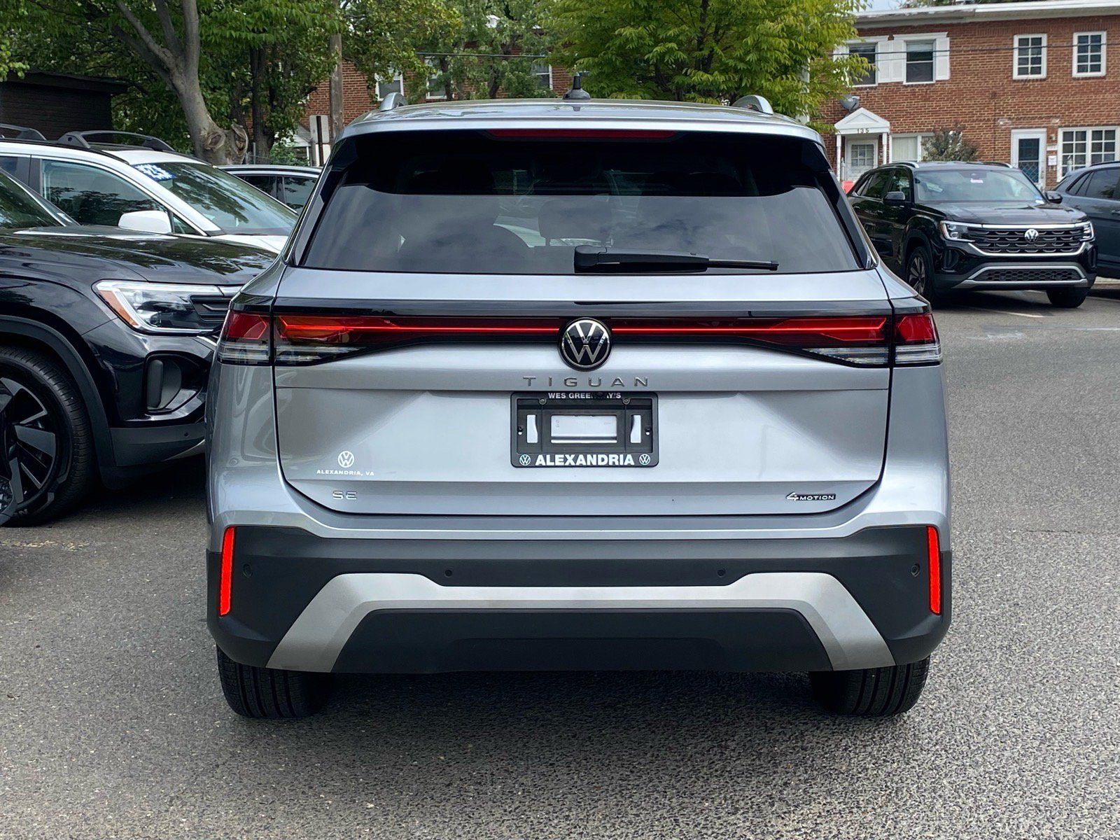 Certified 2025 Volkswagen Tiguan SE AWD/4WD image 4