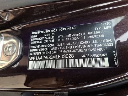 Used 2021 Porsche Macan w/ Premium Package Plus AWD/4WD image 27
