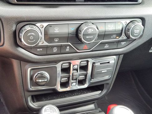 New 2026 Jeep Gladiator Sport AWD/4WD image 18