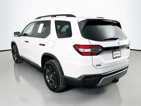 Used 2025 Honda Pilot TrailSport image 9