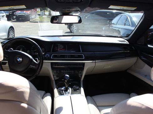 Used 2014 BMW 750Li xDrive image 18